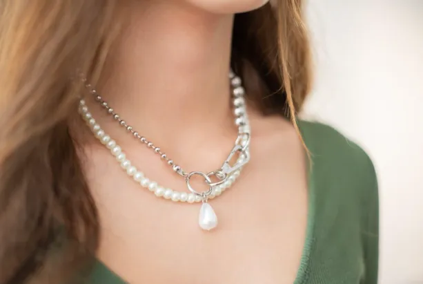 Ways to Style an Australian Statement Pearl Necklace for a Modern Look